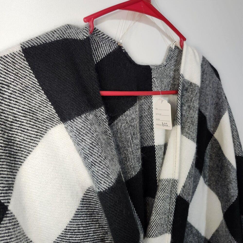 Andre by Unit Black White Checked Poncho One Size Fringe Acrylic Wrap Shawl - Picture 4 of 12